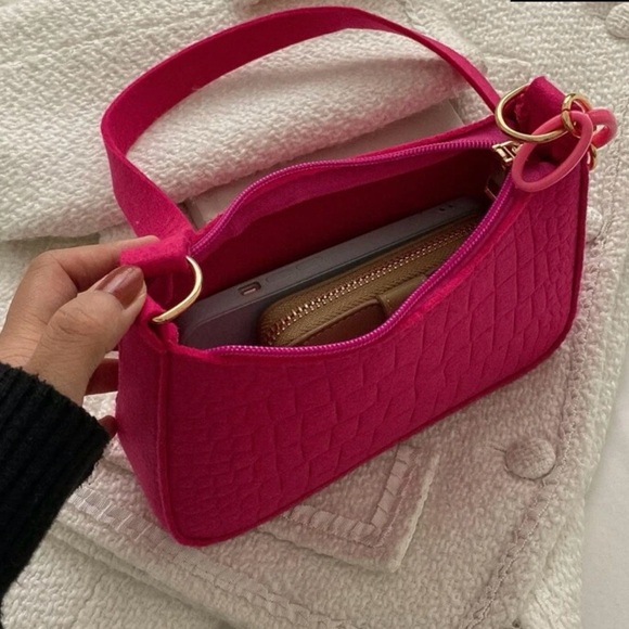 Crocodile Embossed Chain Bag - Picture 4 of 4